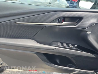 2025 Toyota Camry SE - miniatura 9