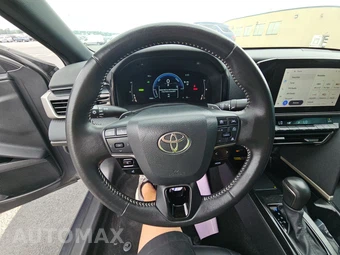 2025 Toyota Camry SE – miniatura 10