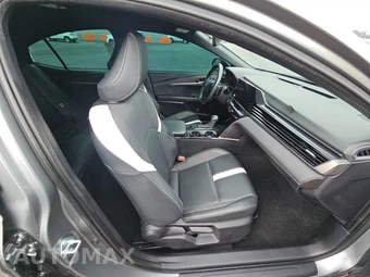 2025 Toyota Camry SE – miniatura 8