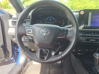 2025 Toyota Camry SE - miniatura 10