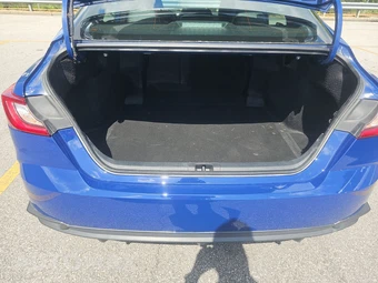 2025 Toyota Camry SE - miniatura 16