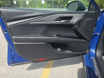 2025 Toyota Camry SE - miniatura 9