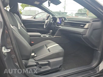 2025 Toyota Camry SE - miniatura 8
