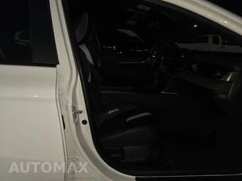 2025 Toyota Camry SE - miniatura 14