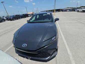 2025 Toyota Camry SE - miniatura 2