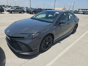 2025 Toyota Camry SE - miniatura 3