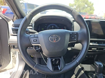 2025 Toyota Camry SE - miniatura 10