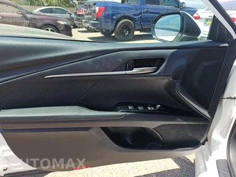 2025 Toyota Camry SE - miniatura 9