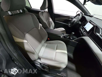 2025 Toyota Camry SE - miniatura 18