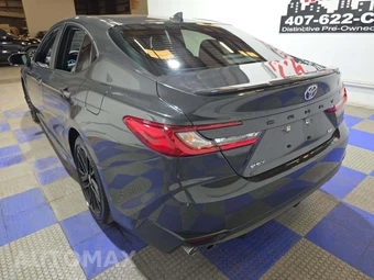 2025 Toyota Camry SE - miniatura 2