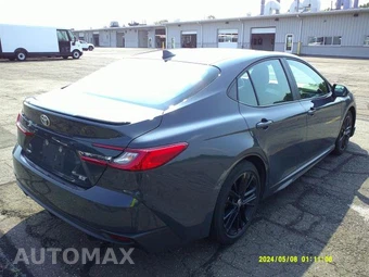 2025 Toyota Camry SE - miniatura 18