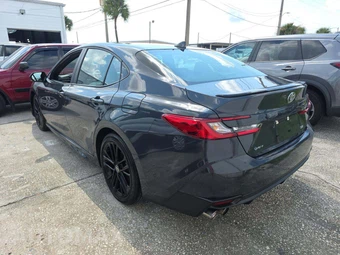 2025 Toyota Camry SE - miniatura 2