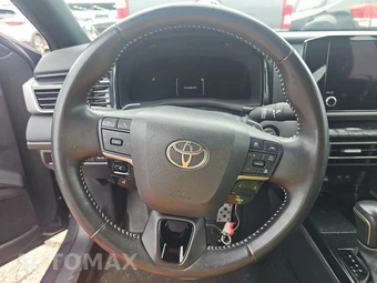 2025 Toyota Camry SE - miniatura 10