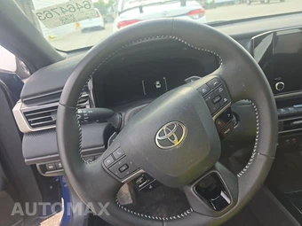 2025 Toyota Camry SE - miniatura 10