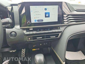 2025 Toyota Camry SE - miniatura 10
