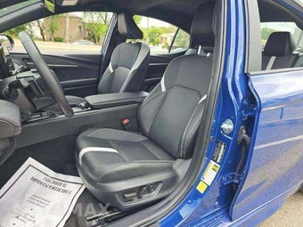 2025 Toyota Camry SE - miniatura 6