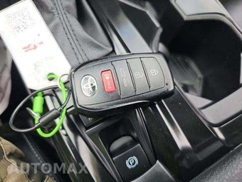 2025 Toyota Camry SE - miniatura 8