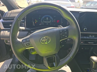 2025 Toyota Camry SE - miniatura 10