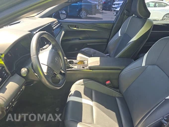 2025 Toyota Camry SE - miniatura 7