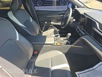 2025 Toyota Camry SE - miniatura 8