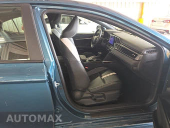 2025 Toyota Camry SE - miniatura 8