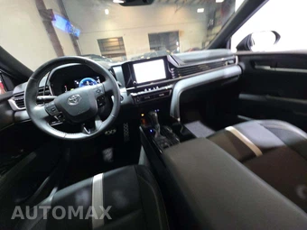 2025 Toyota Camry SE – miniatura 10