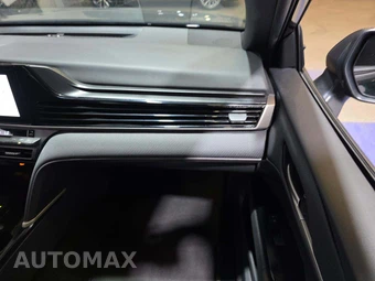 2025 Toyota Camry SE – miniatura 19