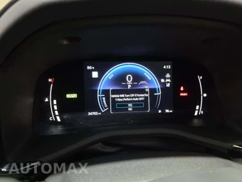 2025 Toyota Camry SE – miniatura 9