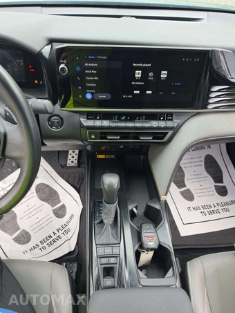 2025 Toyota Camry SE - miniatura 10