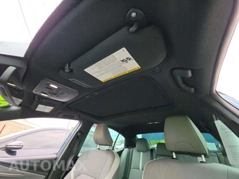 2025 Toyota Camry SE - miniatura 11