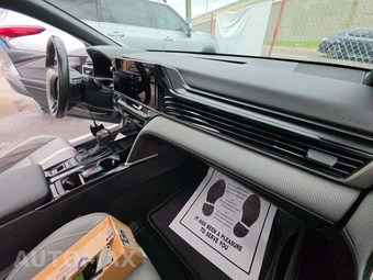 2025 Toyota Camry SE - miniatura 19