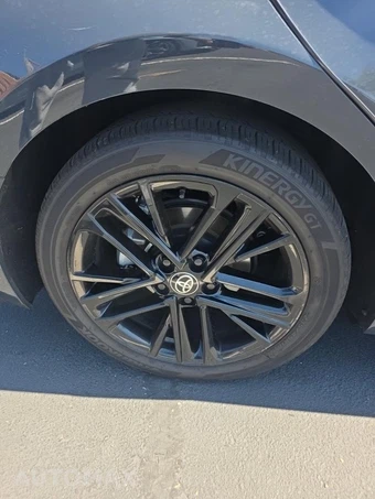 2025 Toyota Camry SE - miniatura 10