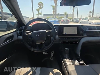 2025 Toyota Camry SE - miniatura 14