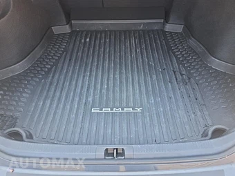 2025 Toyota Camry SE - miniatura 19