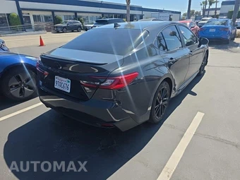 2025 Toyota Camry SE - miniatura 4