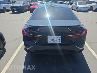 2025 Toyota Camry SE - miniatura 5