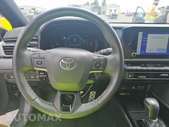 2025 Toyota Camry SE - miniatura 10