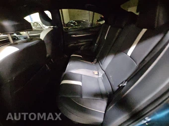 2025 Toyota Camry SE - miniatura 13