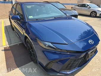 2025 Toyota Camry SE - miniatura 3