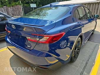 2025 Toyota Camry SE - miniatura 4
