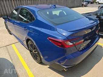 2025 Toyota Camry SE - miniatura 6
