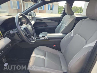 2025 Toyota Camry SE - miniatura 3