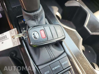 2025 Toyota Camry SE - miniatura 5