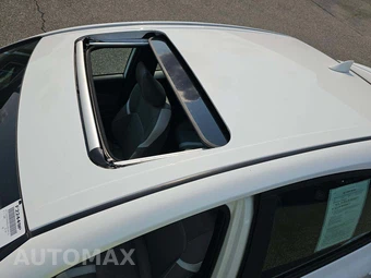 2025 Toyota Camry SE - miniatura 9