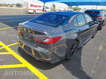 2025 Toyota Camry SE - miniatura 4