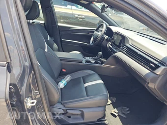 2025 Toyota Camry SE - miniatura 14