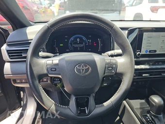 2025 Toyota Camry SE - miniatura 16