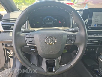2025 Toyota Camry SE - miniatura 10