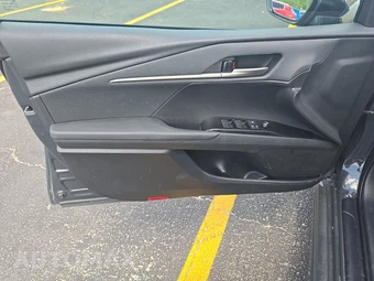 2025 Toyota Camry SE - miniatura 9