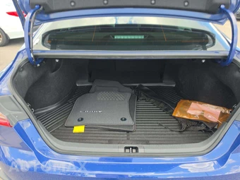 2025 Toyota Camry SE - miniatura 11